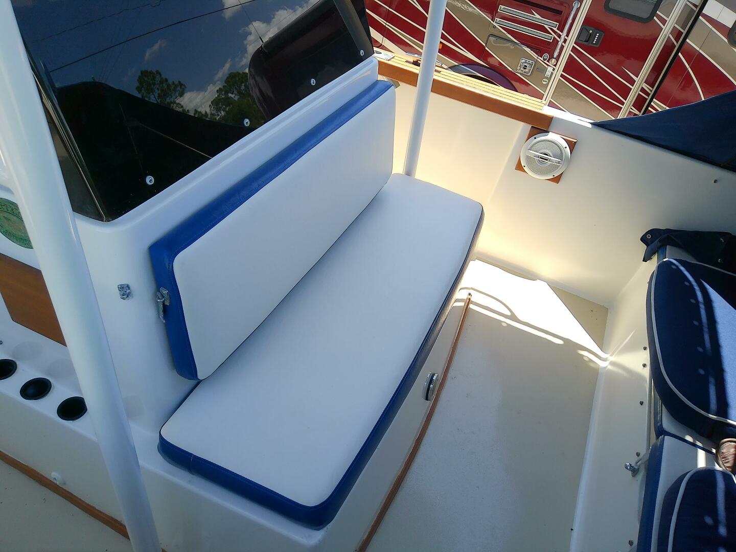 Slide: The Image of Robalo 2520 Center Console 1985 - 5310387