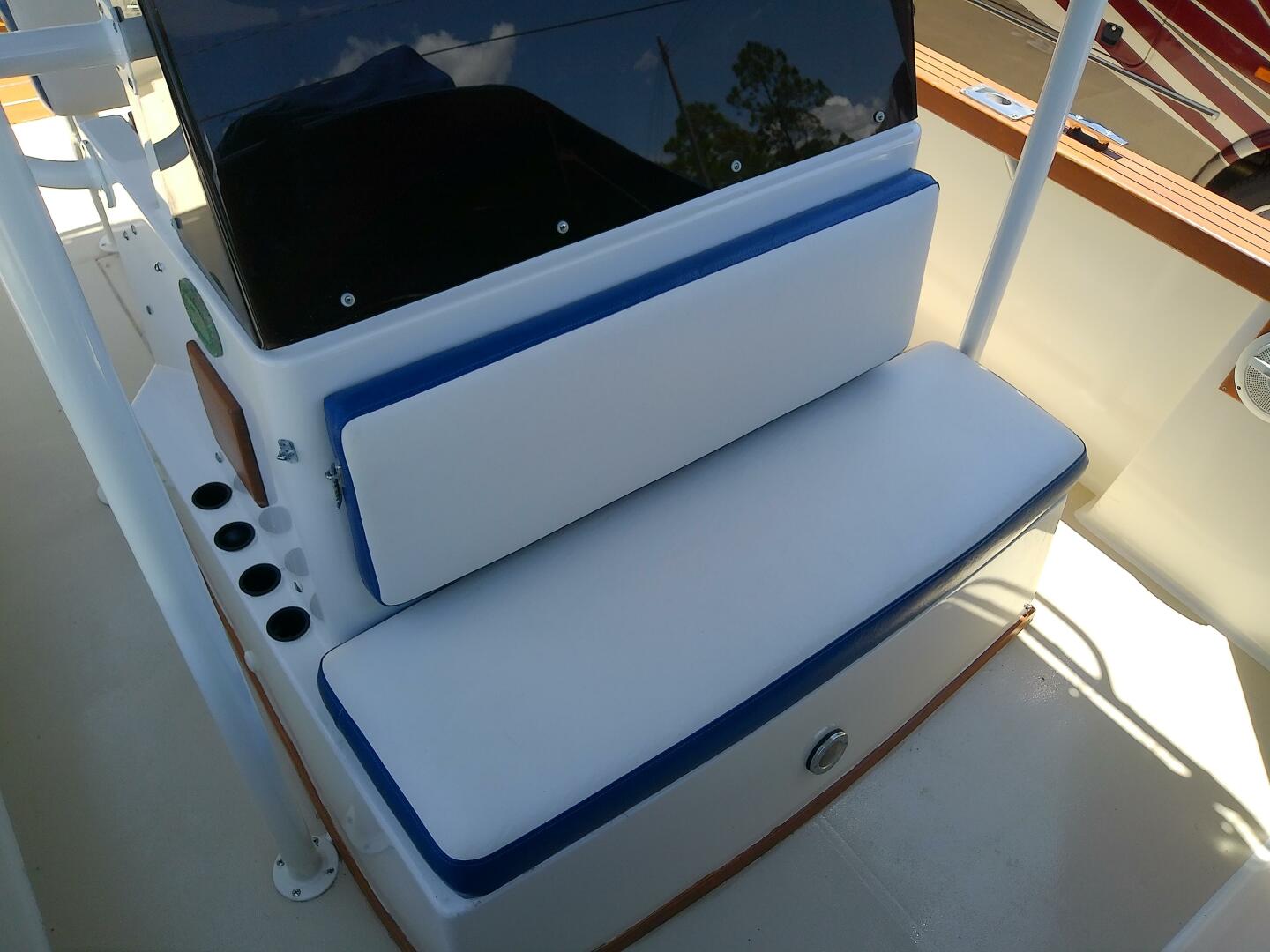 Slide: The Image of Robalo 2520 Center Console 1985 - 5310427