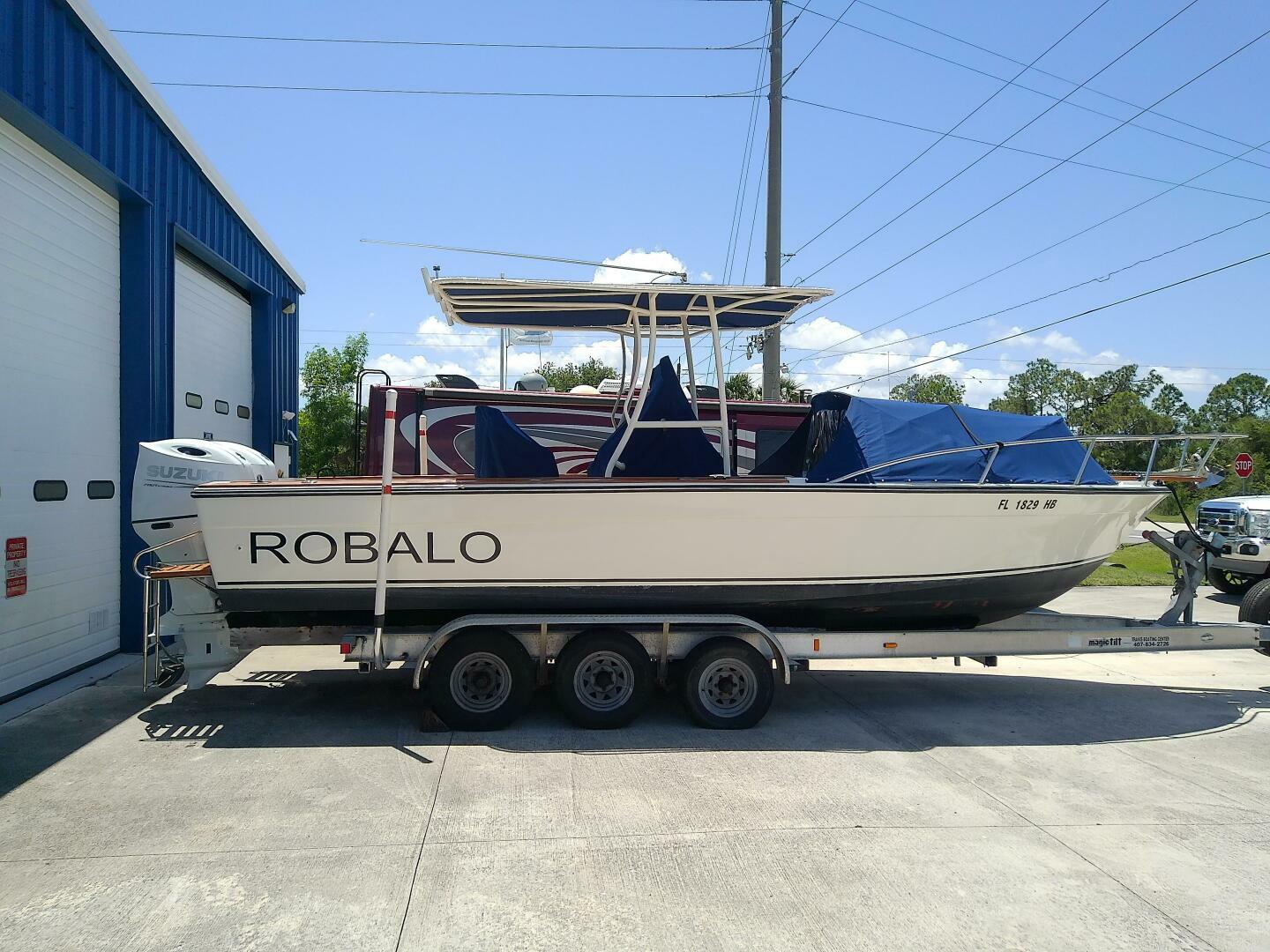 Slide: The Image of Robalo 2520 Center Console 1985 - 5310431