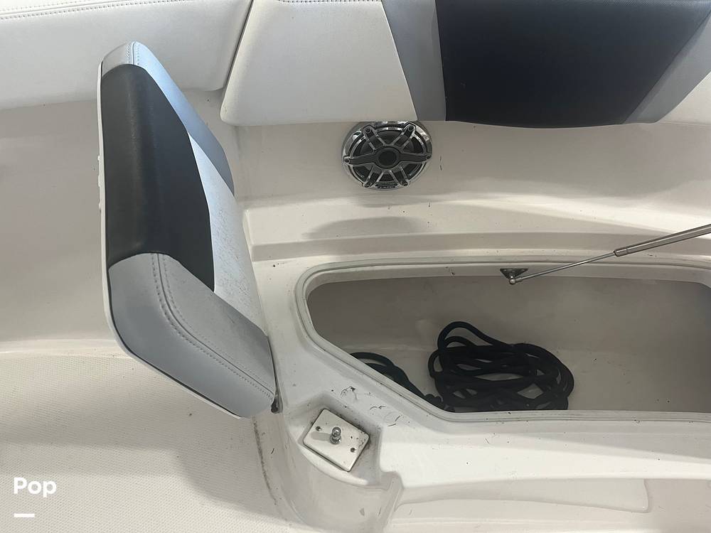 Slide: The Image of Robalo 272 2022 - 13870100