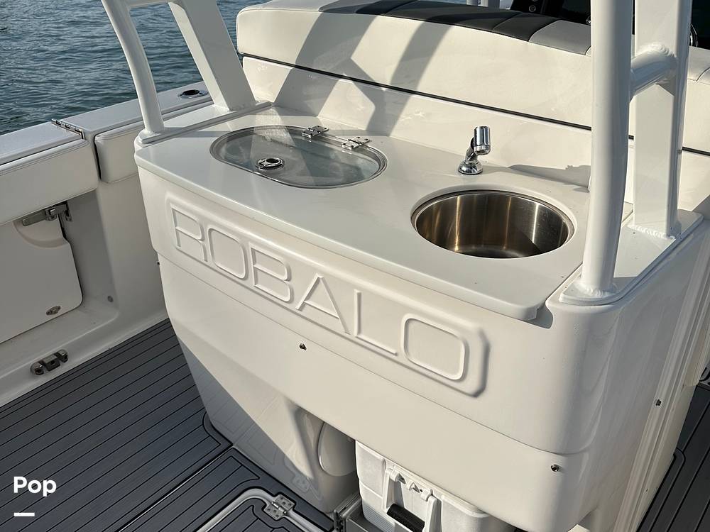 Slide: The Image of Robalo 272 2023 - 15360089