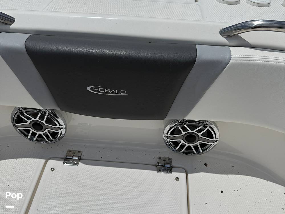 Slide: The Image of Robalo 272 2023 - 15389172