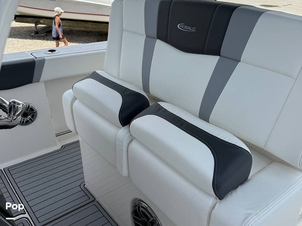 Slide: The Image of Robalo 272 2023 - 15390450