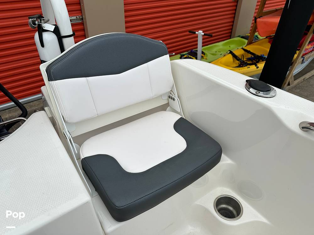 Slide: The Image of Robalo R160 2020 - 14183261