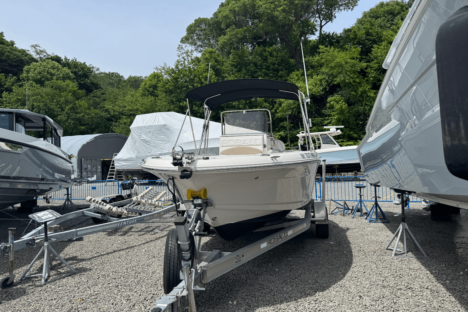 Slide: The Image of Robalo R180 2020 - 3