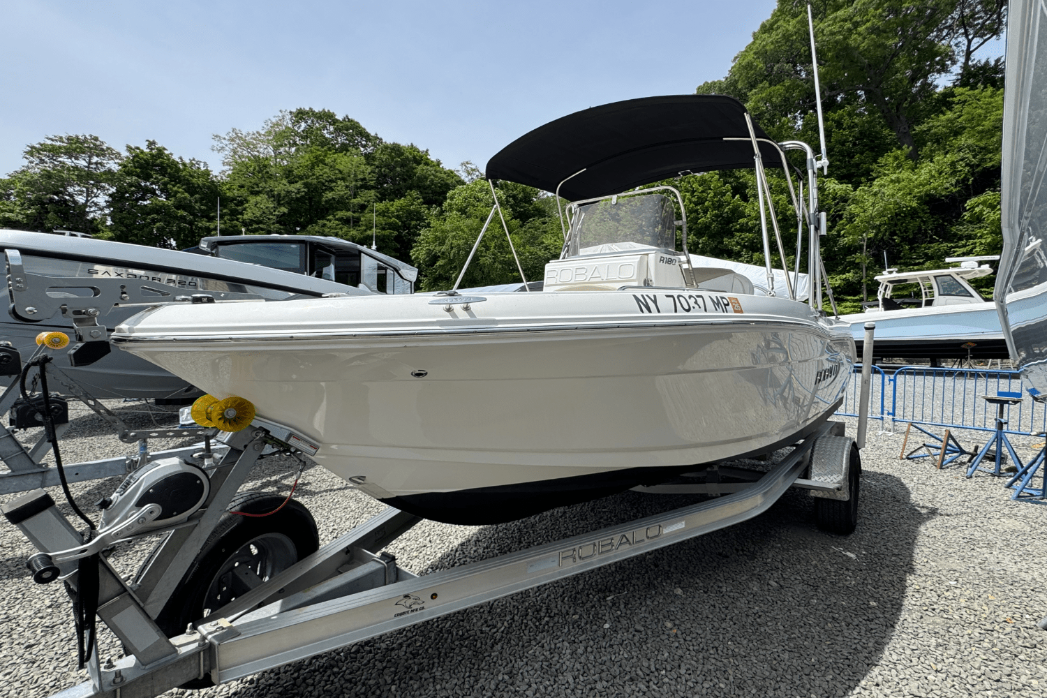 Slide: The Image of Robalo R180 2020 - 4