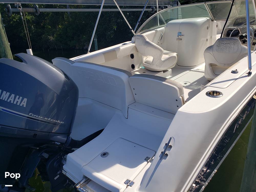 Slide: The Image of Robalo R207 2013 - 13121484