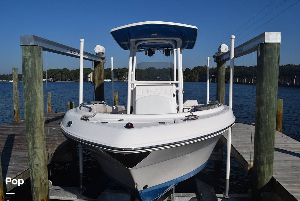 Slide: The Image of Robalo R222 2017 - 14864067