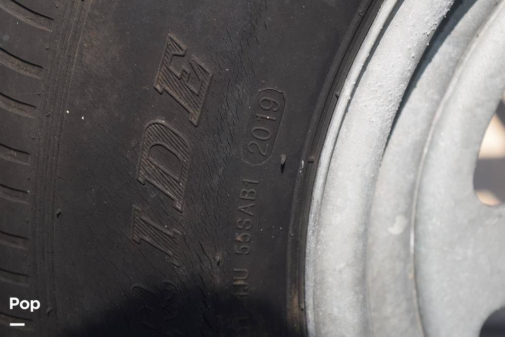 Slide: The Image of Tire Date Code: 2019 - 14864063