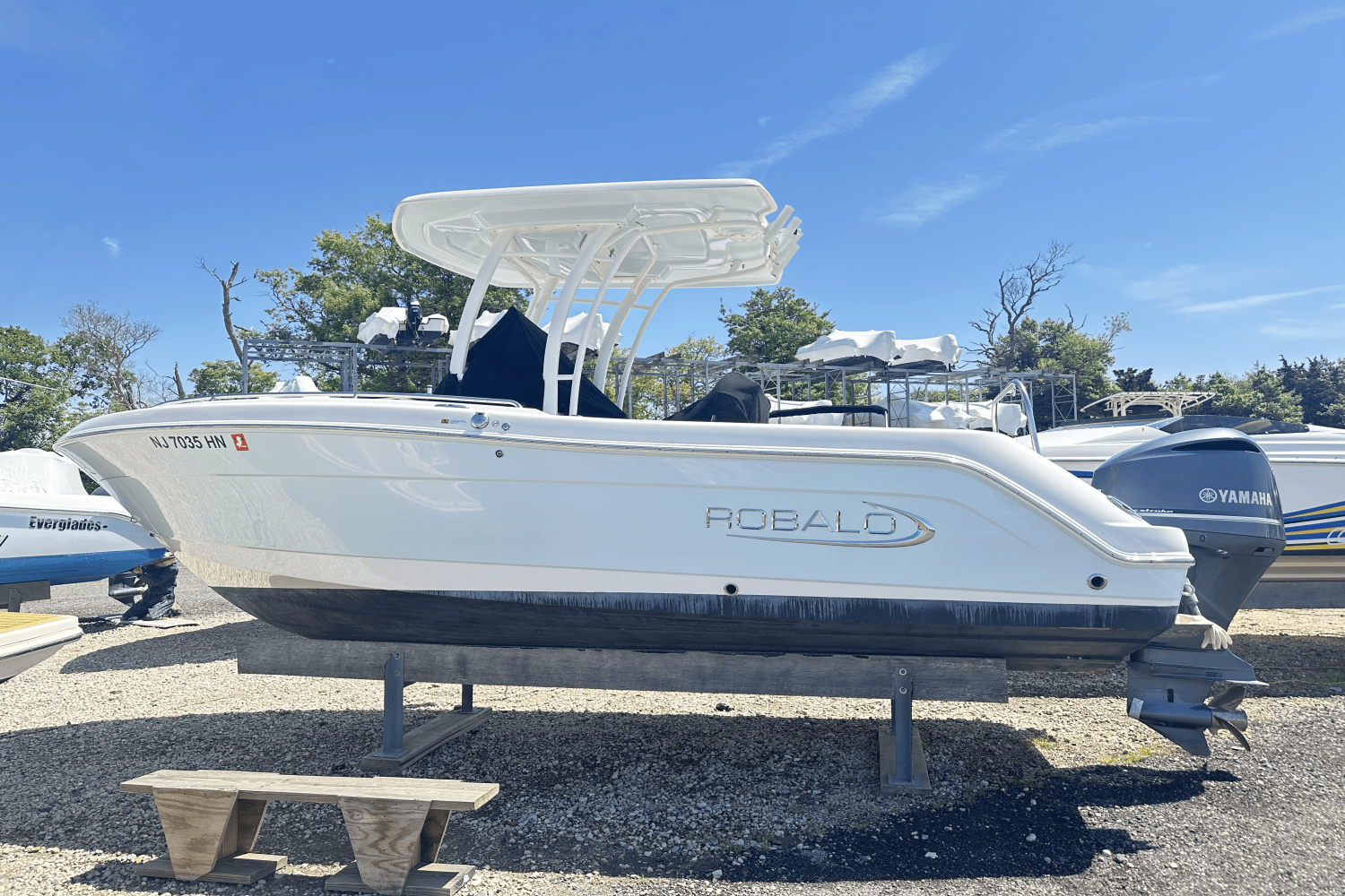 Slide: The Image of Robalo R222 2020 - 0