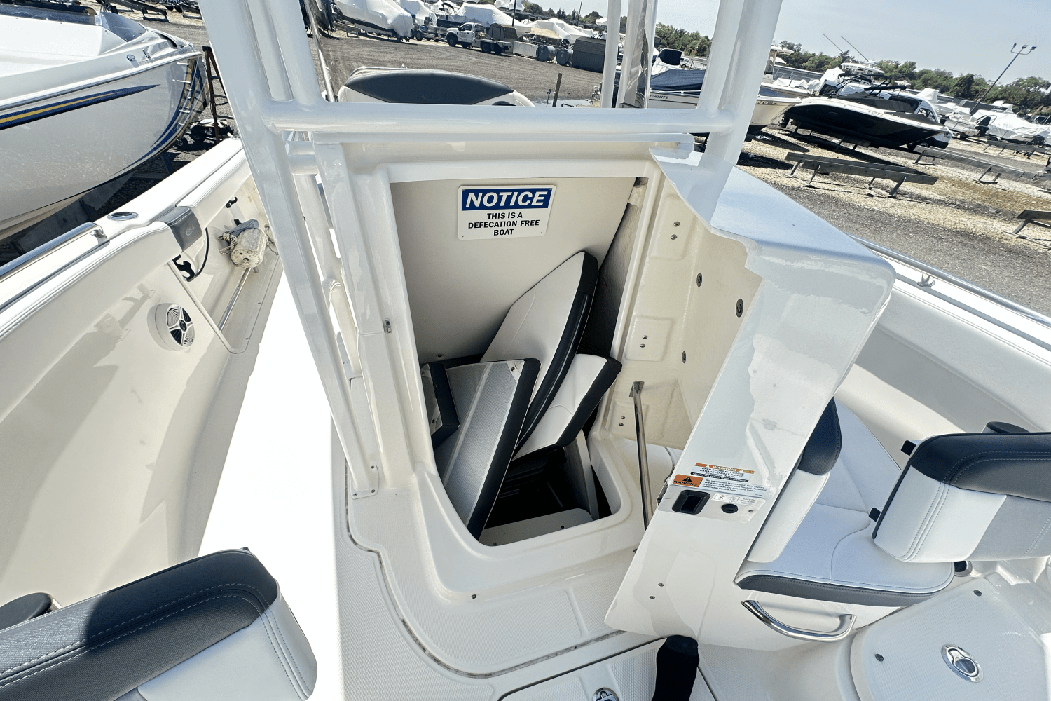 Slide: The Image of Robalo R222 2020 - 12