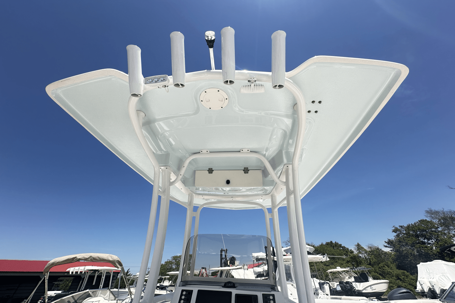 Slide: The Image of Robalo R222 2020 - 13