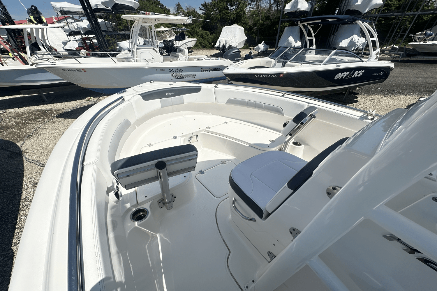 Slide: The Image of Robalo R222 2020 - 8