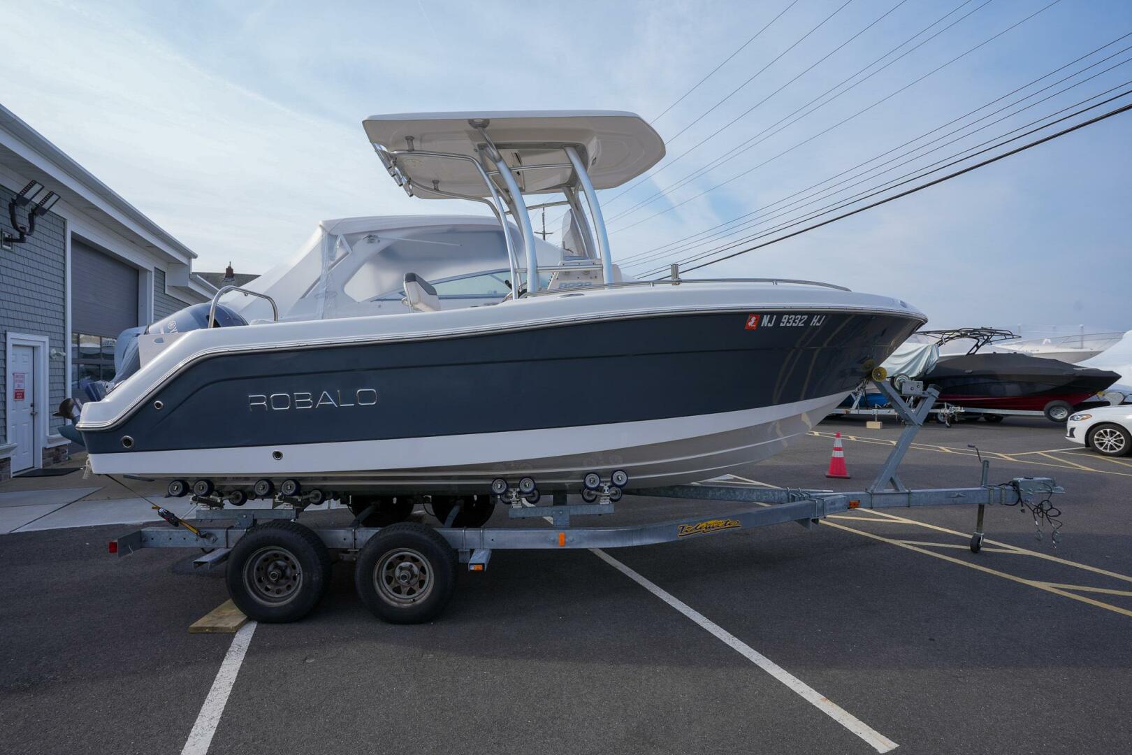 Slide: The Image of Robalo R222 CC 2018 - 0