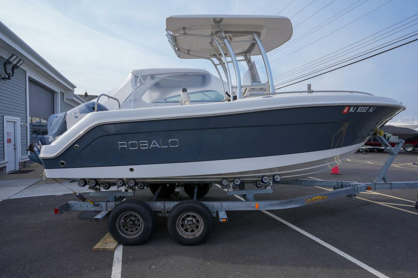 Slide: The Image of Robalo R222 CC 2018 - 1