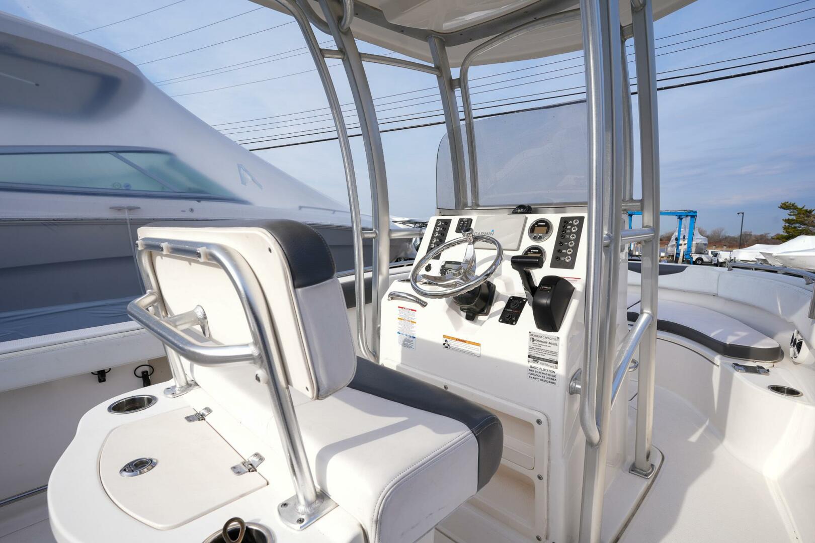 Slide: The Image of Robalo R222 CC 2018 - 11