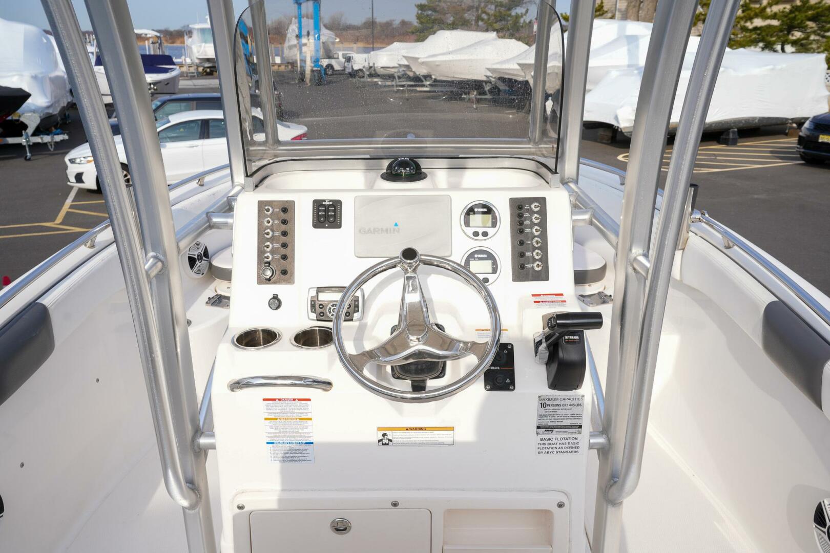 Slide: The Image of Robalo R222 CC 2018 - 12