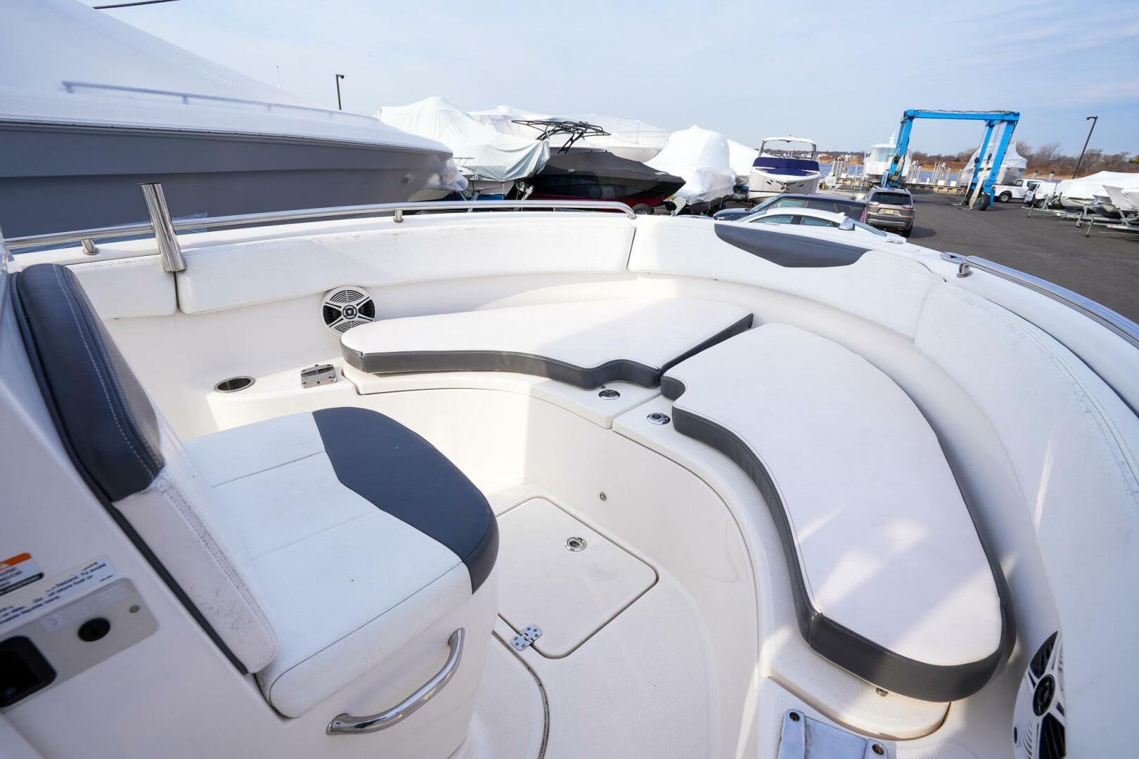 Slide: The Image of Robalo R222 CC 2018 - 14