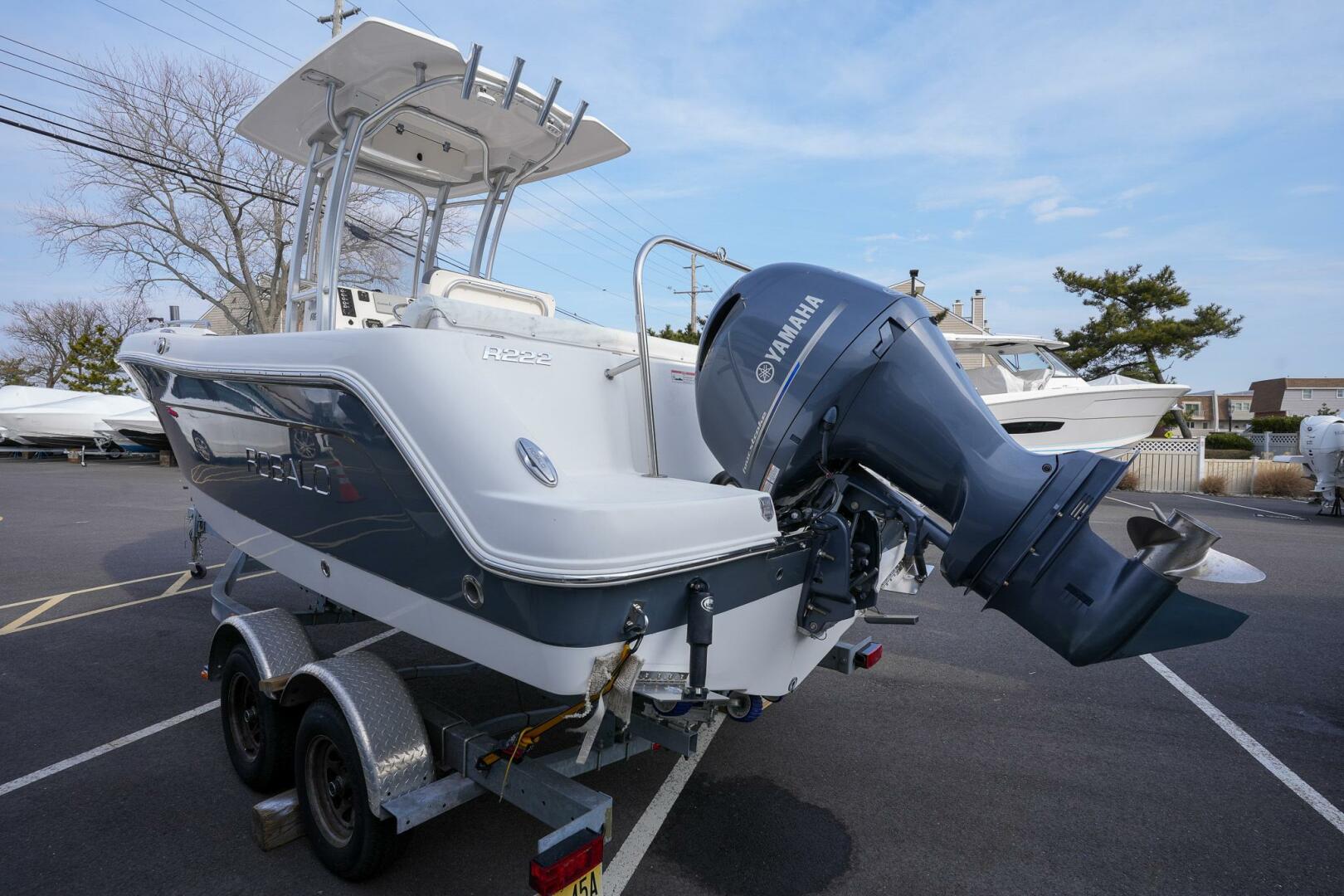 Slide: The Image of Robalo R222 CC 2018 - 6
