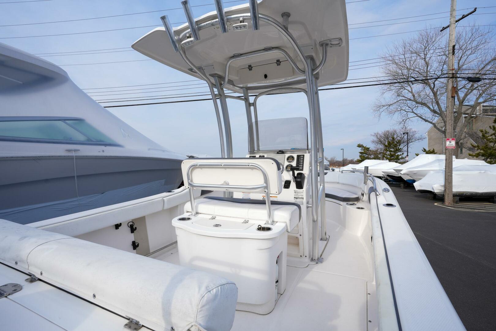 Slide: The Image of Robalo R222 CC 2018 - 8
