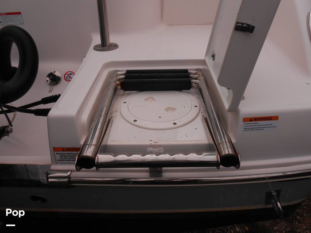 Slide: The Image of Robalo R222 CC 2020 - 14083910