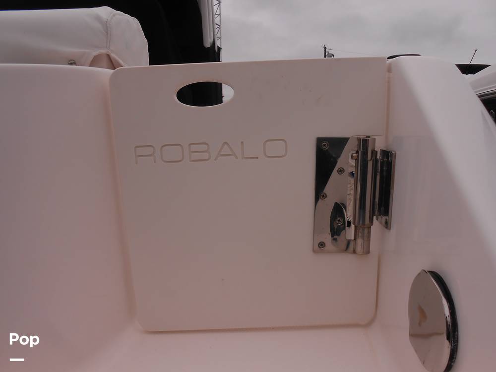 Slide: The Image of Robalo R222 CC 2020 - 14083911