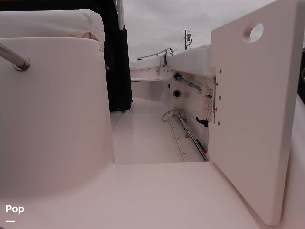 Slide: The Image of Robalo R222 CC 2020 - 14083912
