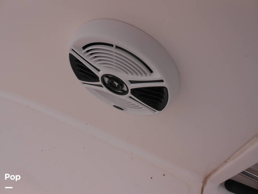 Slide: The Image of Robalo R222 CC 2020 - 14083948