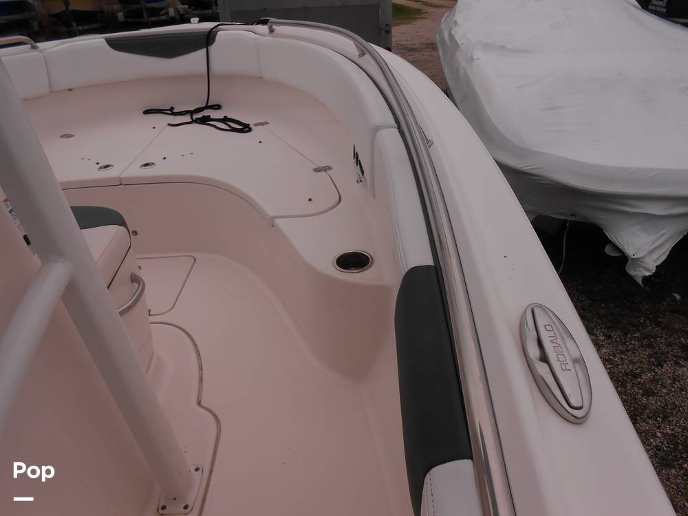 Slide: The Image of Robalo R222 CC 2020 - 14083949