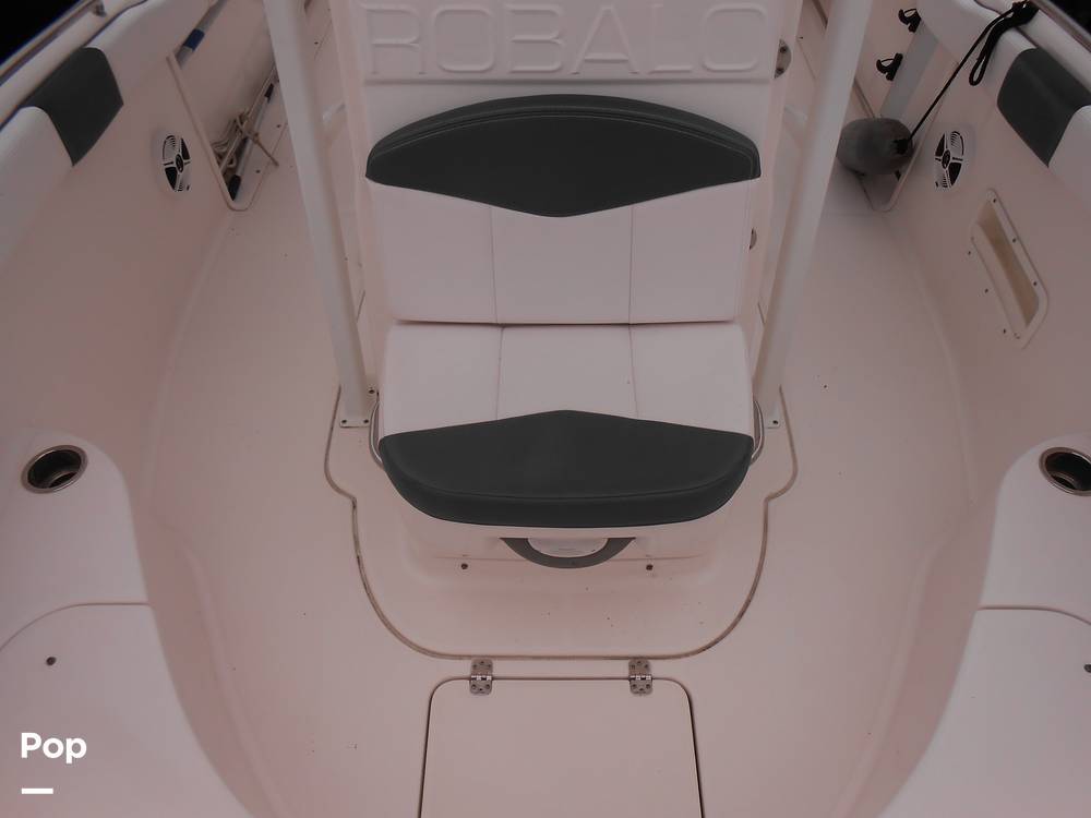 Slide: The Image of Robalo R222 CC 2020 - 14083968
