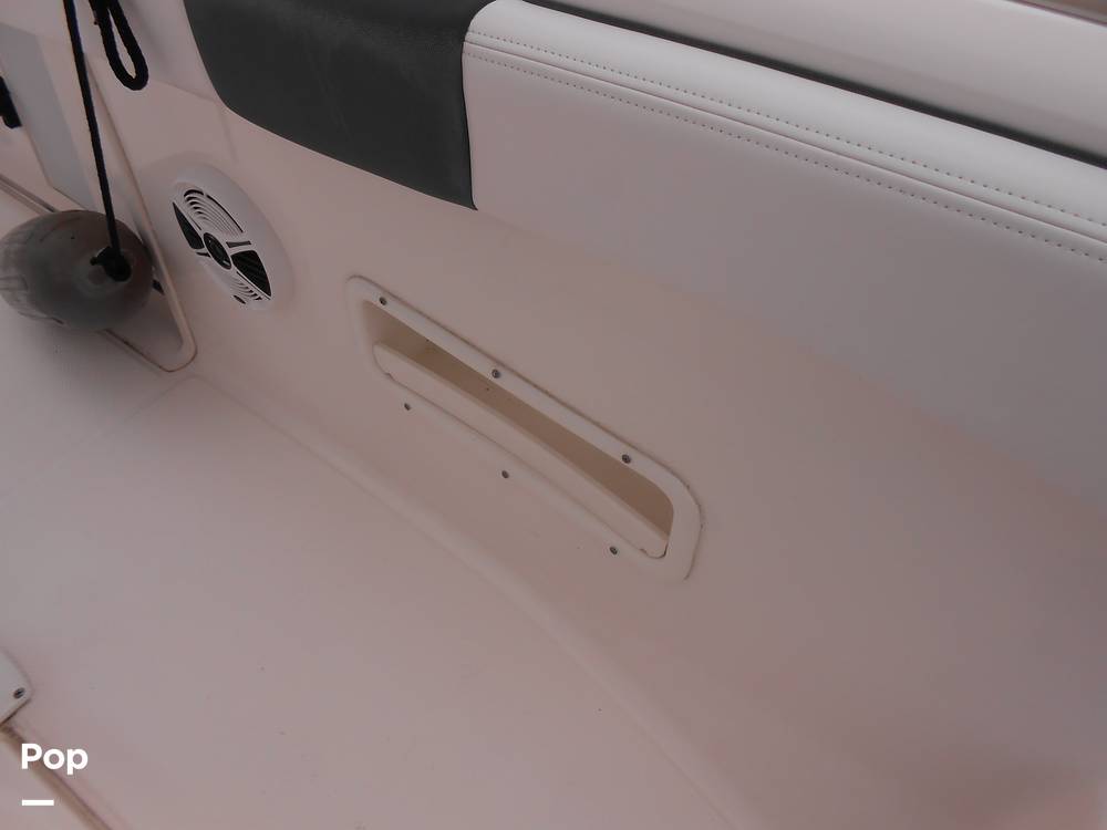 Slide: The Image of Robalo R222 CC 2020 - 14083969