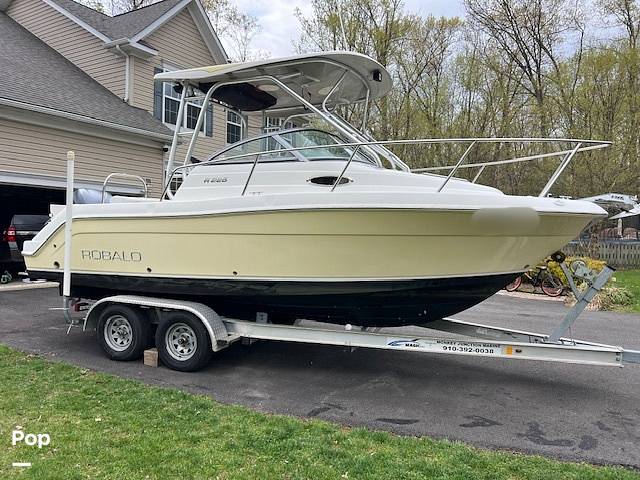 Slide: The Image of Robalo R225 2008 - 15338006