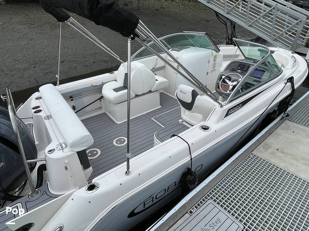 Slide: The Image of Robalo R227 2022 - 15468192