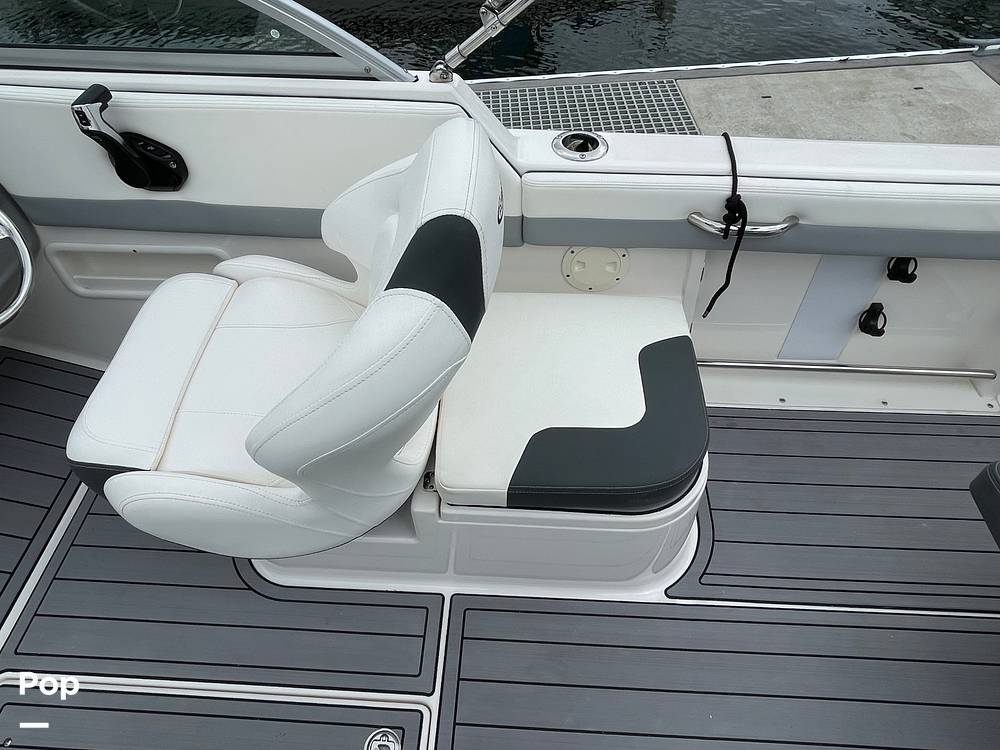 Slide: The Image of Robalo R227 2022 - 15468201