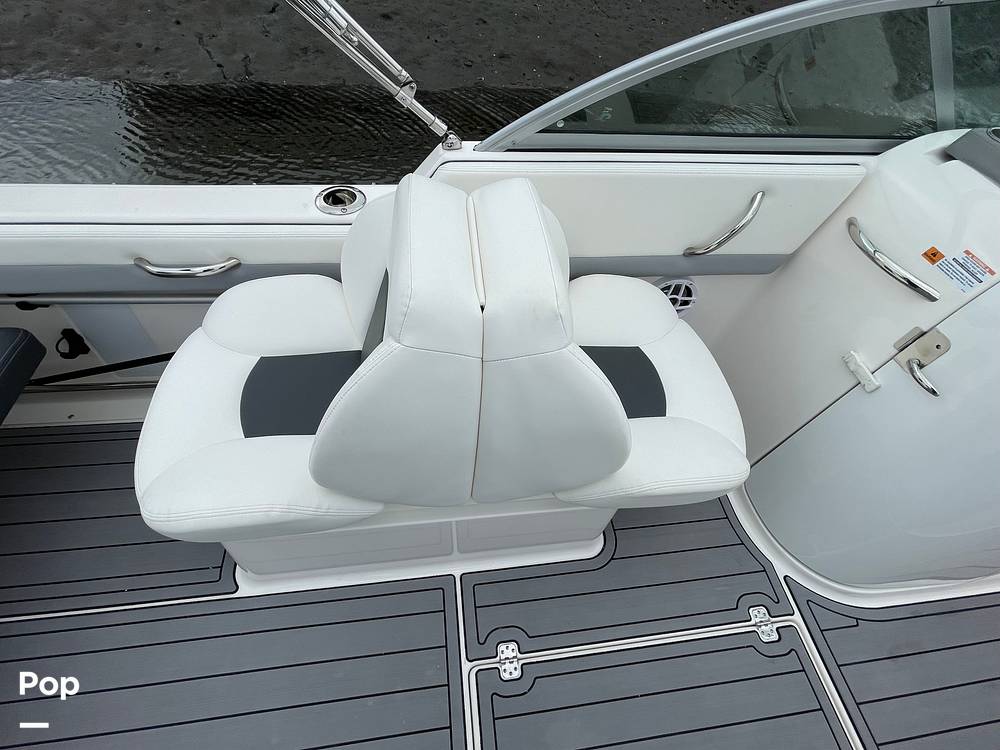 Slide: The Image of Robalo R227 2022 - 15468220