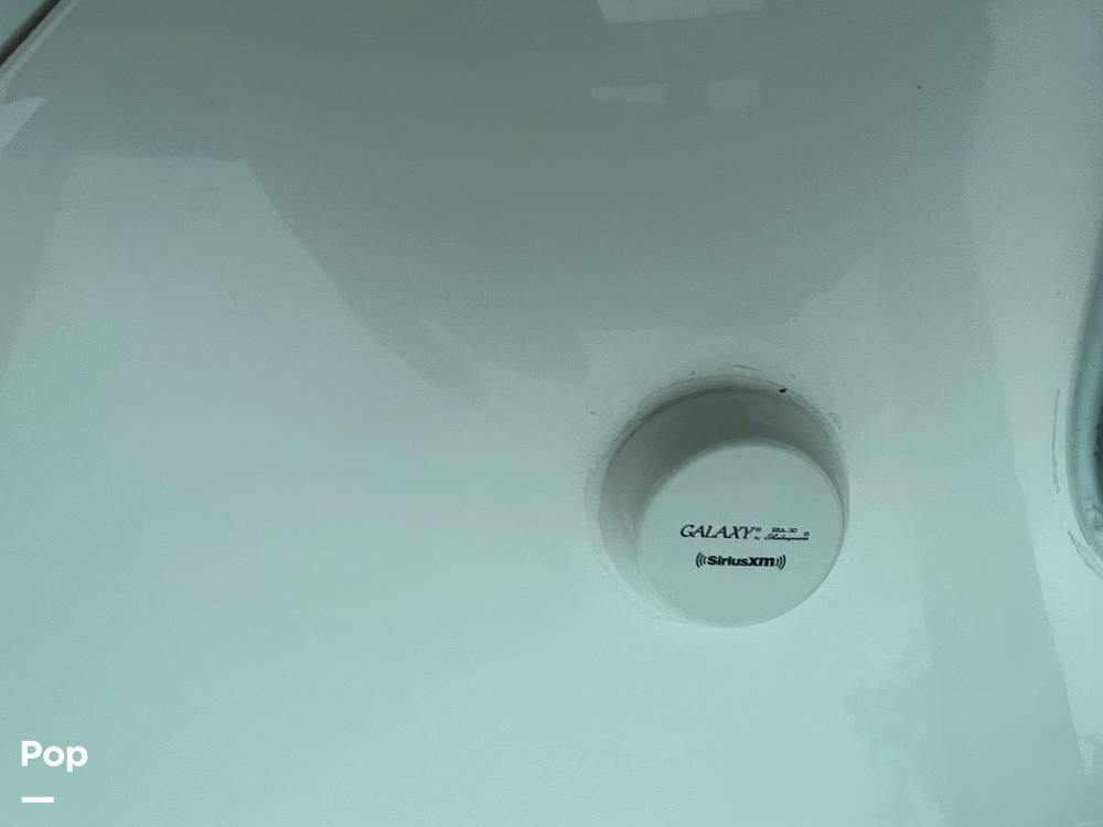 Slide: The Image of Robalo R227 2022 - 15468233