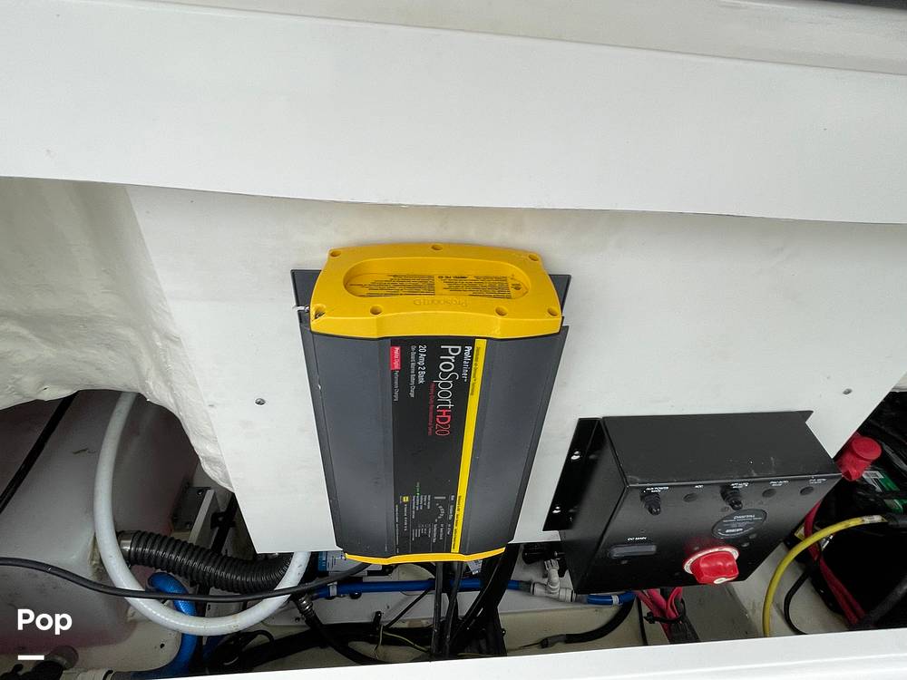 Slide: The Image of Robalo R227 2022 - 15468236