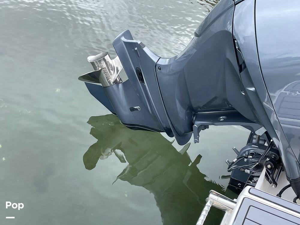 Slide: The Image of Robalo R227 2022 - 15468246