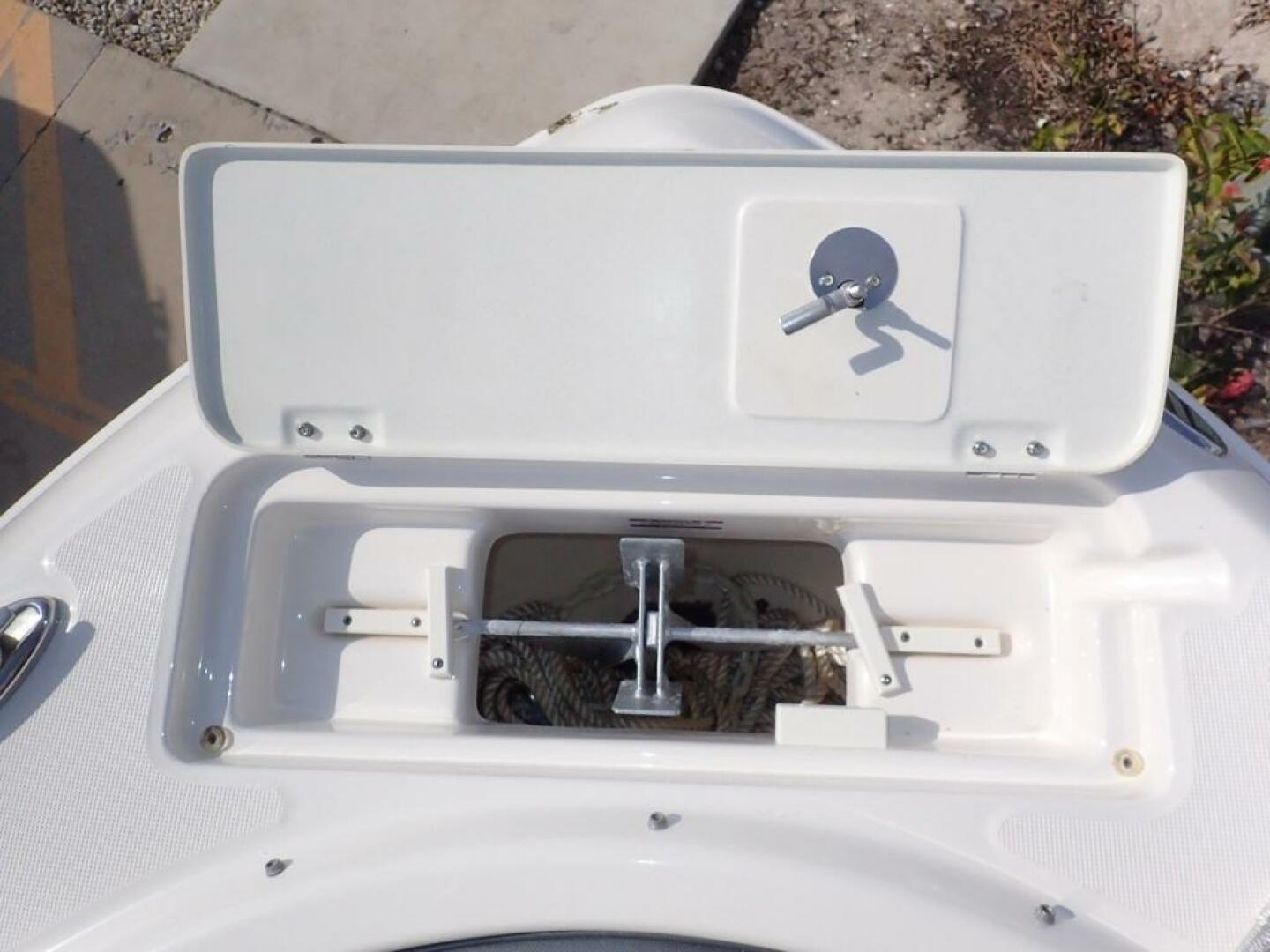 Slide: The Image of Robalo R227 DC 2021 - 5054581