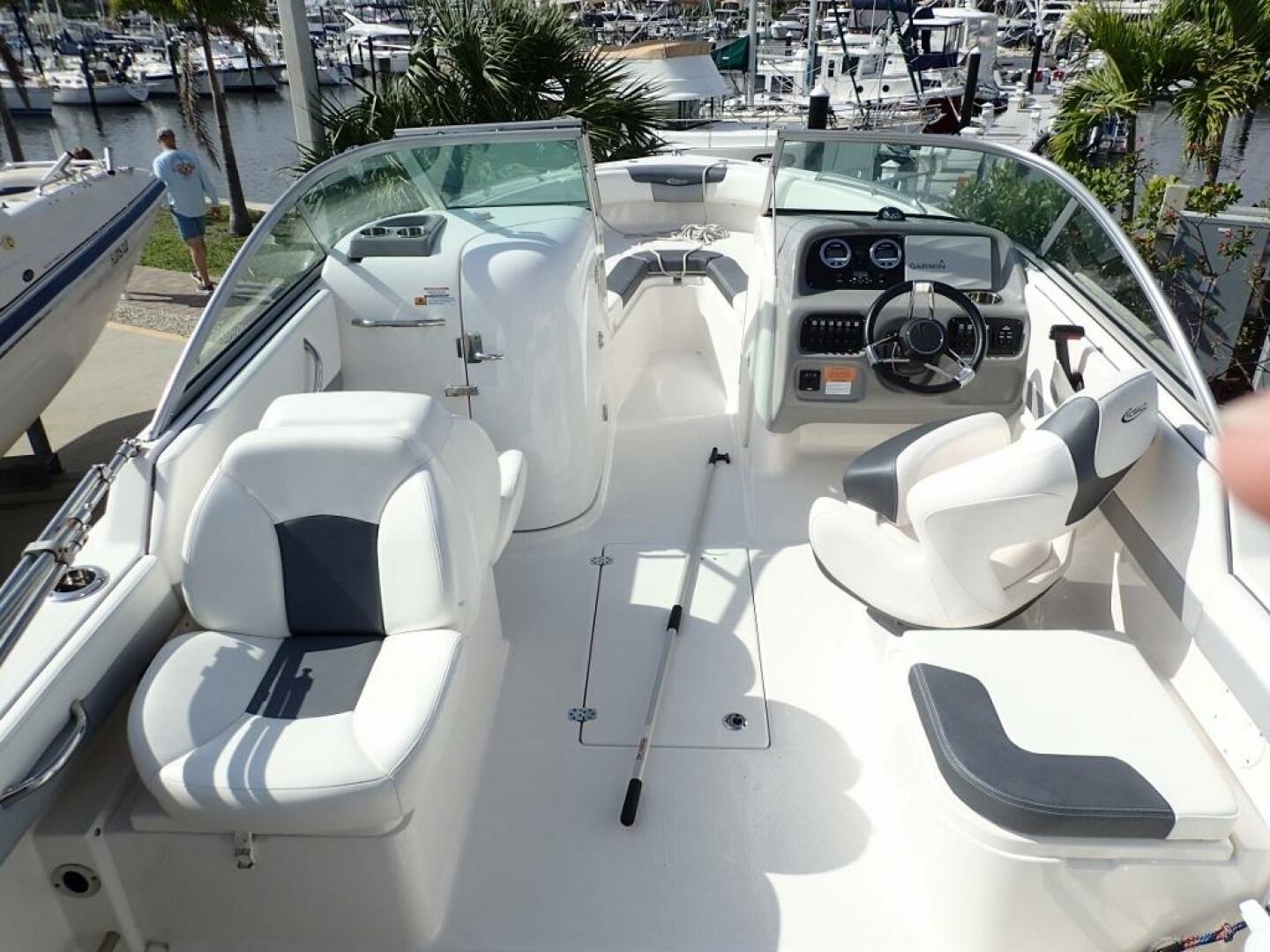 Slide: The Image of Robalo R227 DC 2021 - 5054605