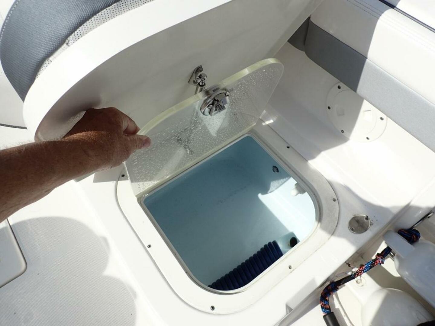 Slide: The Image of Robalo R227 DC 2021 - 5054612