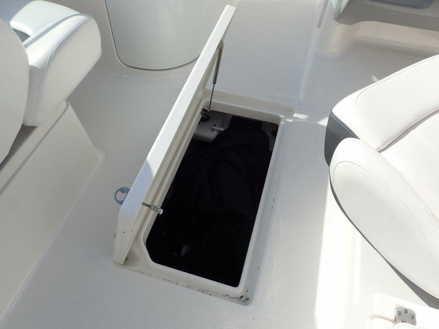 Slide: The Image of Robalo R227 DC 2021 - 5054614