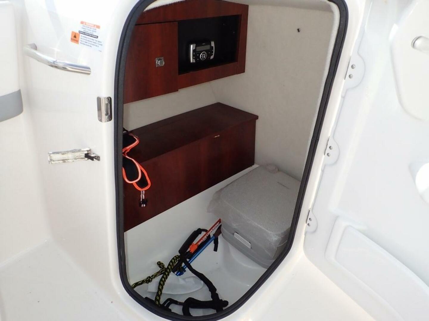 Slide: The Image of Robalo R227 DC 2021 - 5054615