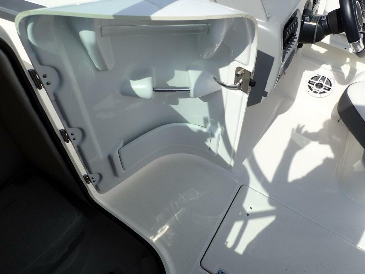 Slide: The Image of Robalo R227 DC 2021 - 5054618