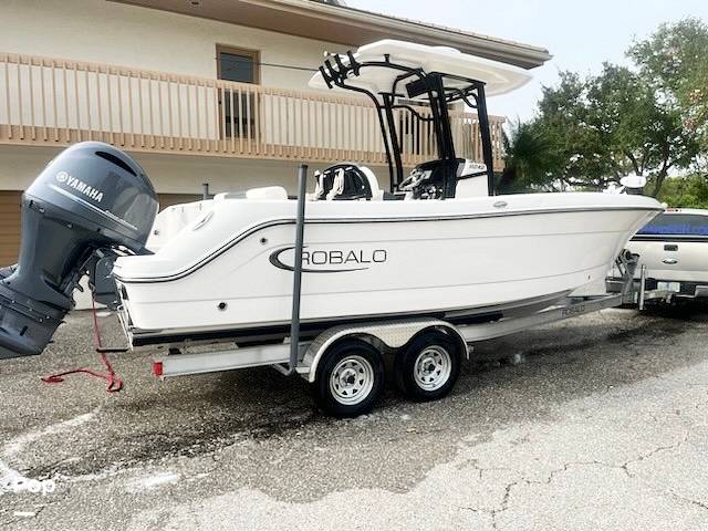 Slide: The Image of Robalo R242 2023 - 1
