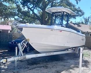 Slide: The Image of Robalo R242 2023 - 2