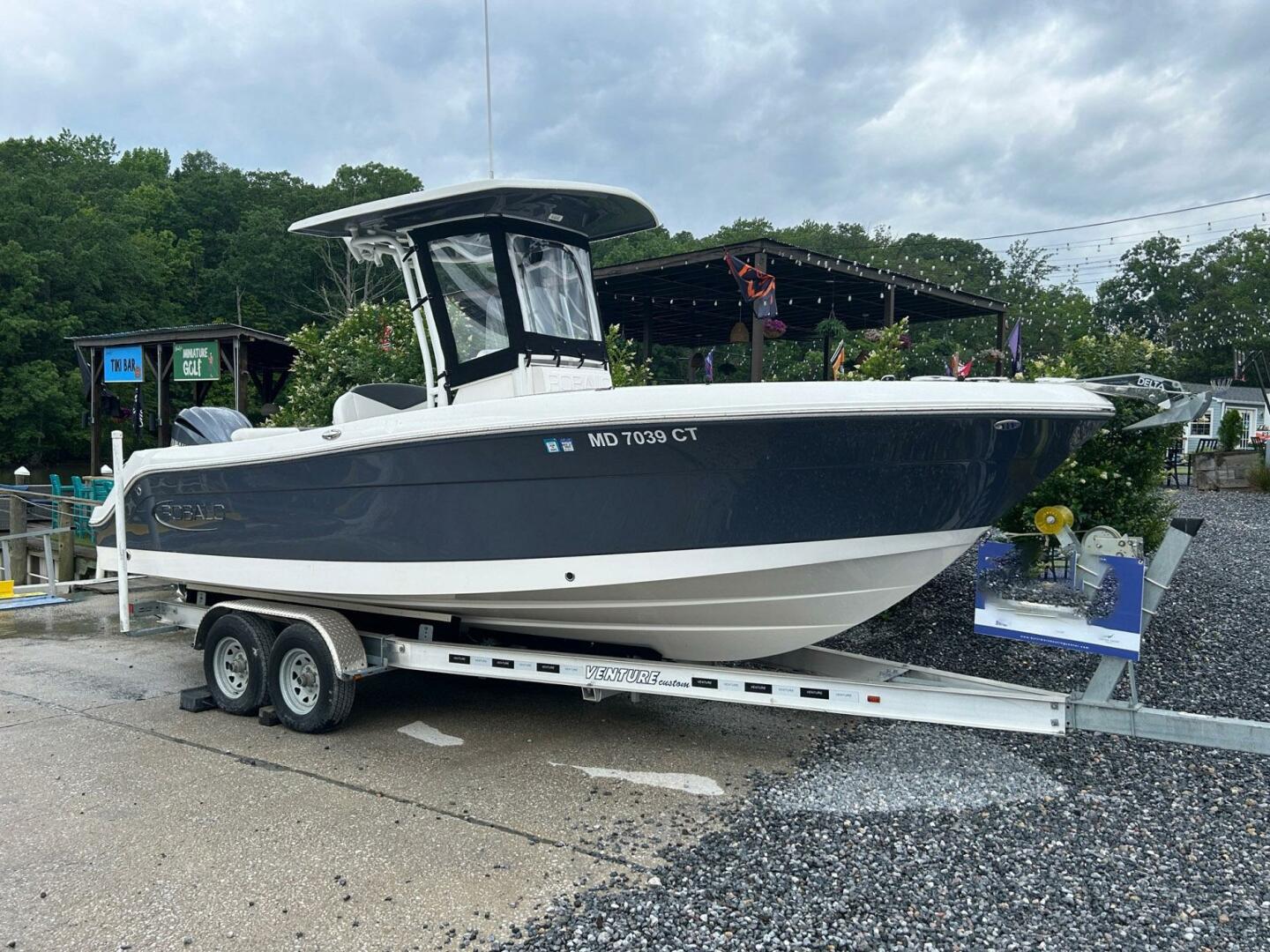 Slide: The Image of Robalo R242 Center Console 2022 - 5380173