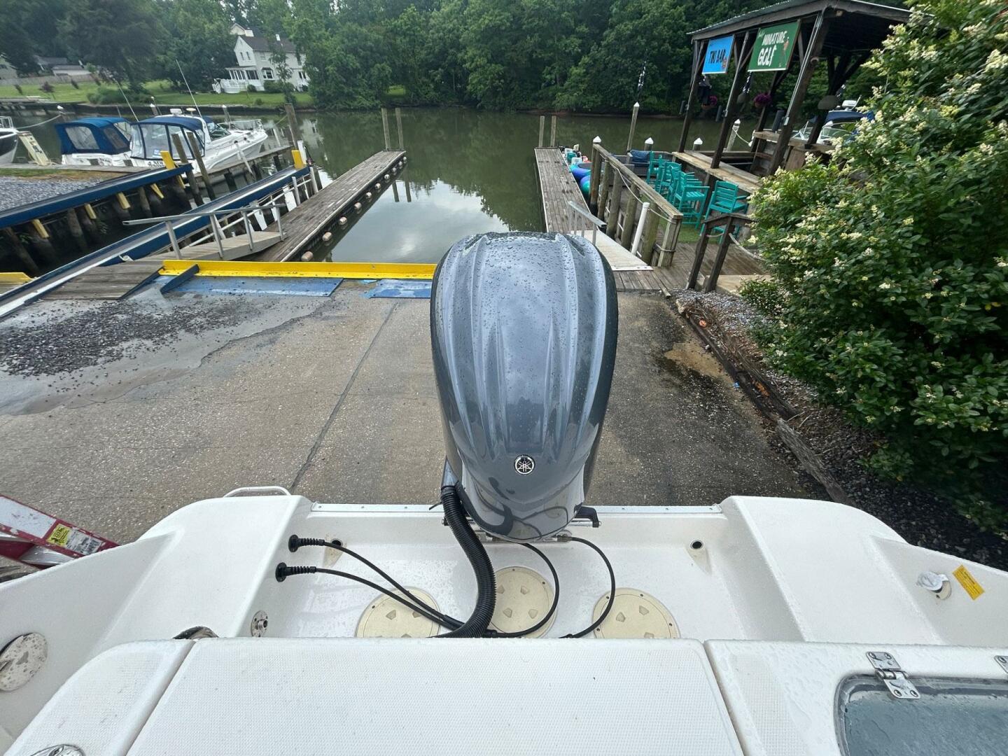 Slide: The Image of Robalo R242 Center Console 2022 - 5380177