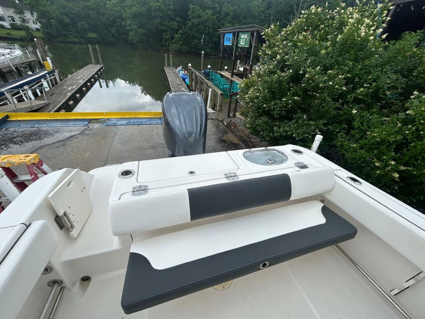 Slide: The Image of Robalo R242 Center Console 2022 - 5380198