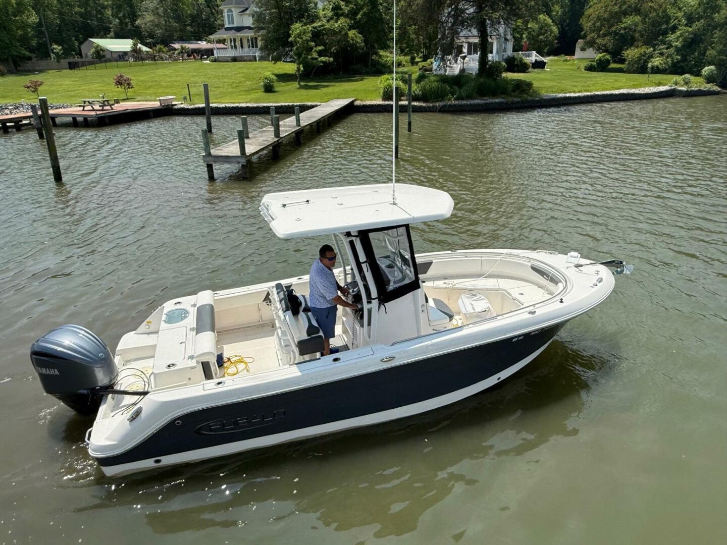 Slide: The Image of Robalo R242 Center Console 2022 - 5380201
